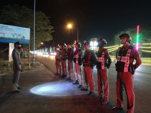 ร.ต.อ.เมฆา ทวีศรี รอง สวป.สภ.วิเศษชัยชาญ ร้อยเวร20  พร้อมชุดจราจร61 ,สายตรวจ รวม 9 นาย ว.4 ตั้งจุดตรวจจุดสกัดตามคำสั่งเรื่องการป้องกันปราบปรามอาชญากรรม