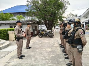 พ.ต.ท.กิตติโชค สังข์สวัสดิ์ รอง ผกก.ป.ฯ   อบรมปล่อยแถวสายตรวจ สภ.วิเศษชัยชาญ ภ.จว.อ่างทอง