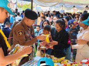 พ.ต.อ.พัทธนันท์ ทรงสมถวิล ผกก.ฯ พร้อม พ.ต.ท.ประวิทย์ หมื่นสุนทรสว.อก.ฯ ร่วมกิจกรรมงานวันเด็ก พ.ศ.2569