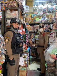 สายตรวจรถจักรยานยนต์ 120/ สายตรวจเดินเท้า ต.01  ร่วม ว.4 ประชาสัมพันธ์ร้านค้า เกี่ยวกับการงดจำหน่ายเครื่องดื่มแอลกอฮอล์ เนื่องในวันมาฆบูชา 3 มีนาคม 2569